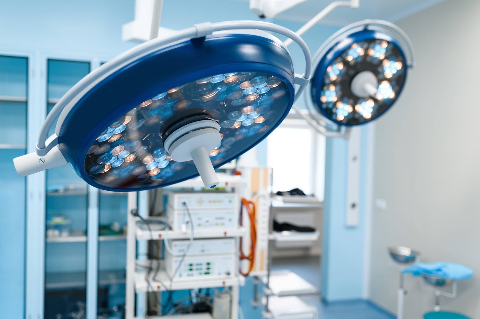 professional-surgery-lamps-in-operating-room