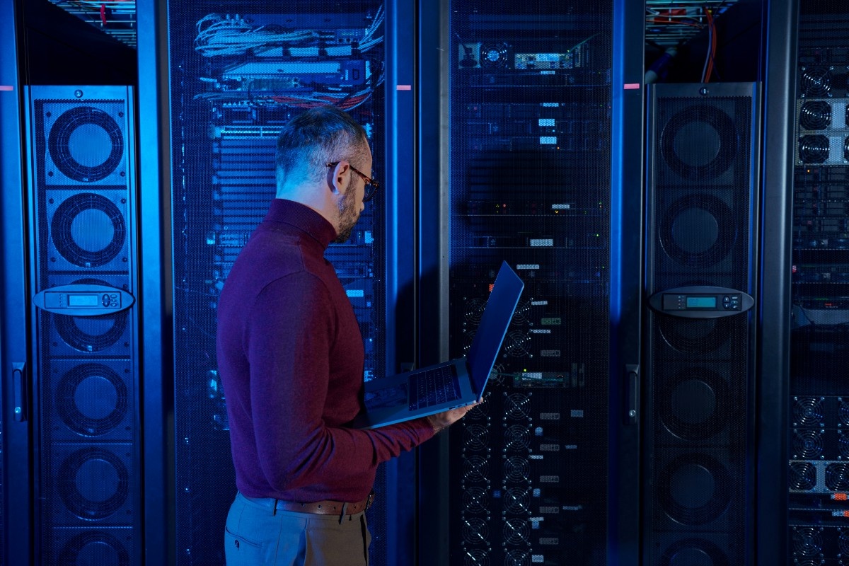 Server technology and caching systems with data storage optimization